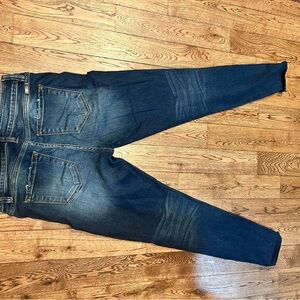 KanCan Skinny Jeans Size 7 Distressed Raw Hem Great transitional jean for spring